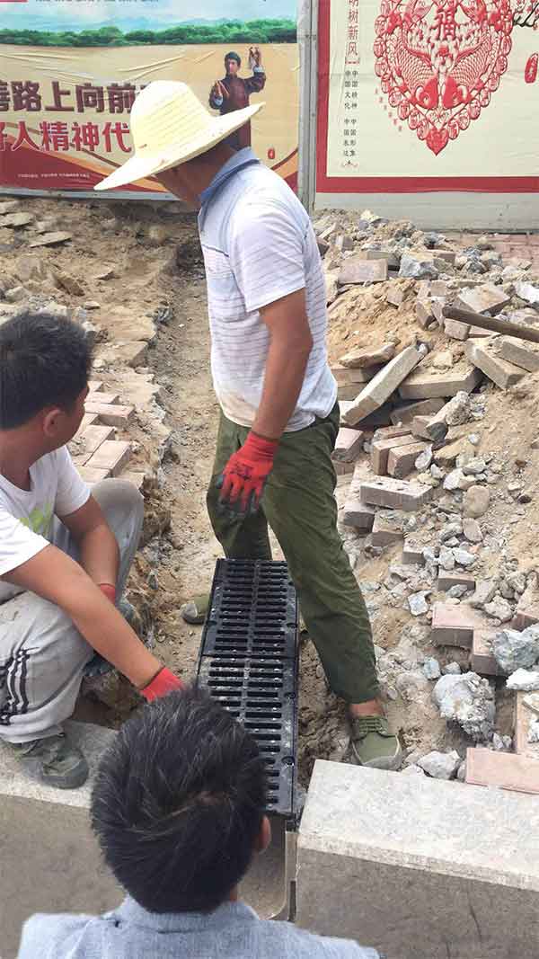 树脂U型排水沟配套球墨铸铁盖板施工图.jpg